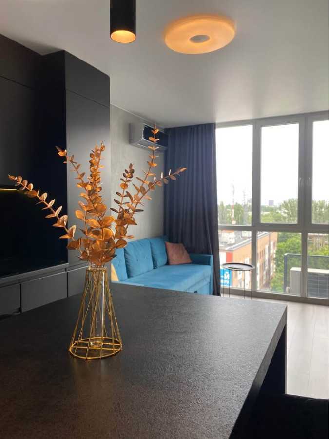 Продаж 1-кімнатної квартири 34 м², Салютна вул., 2