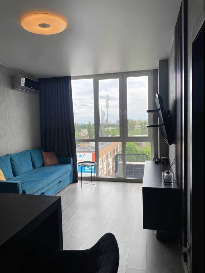 Продаж 1-кімнатної квартири 34 м², Салютна вул., 2