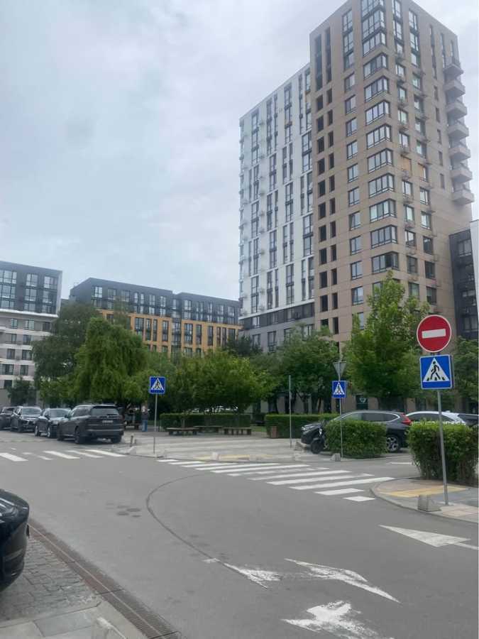 Продаж 1-кімнатної квартири 34 м², Салютна вул., 2