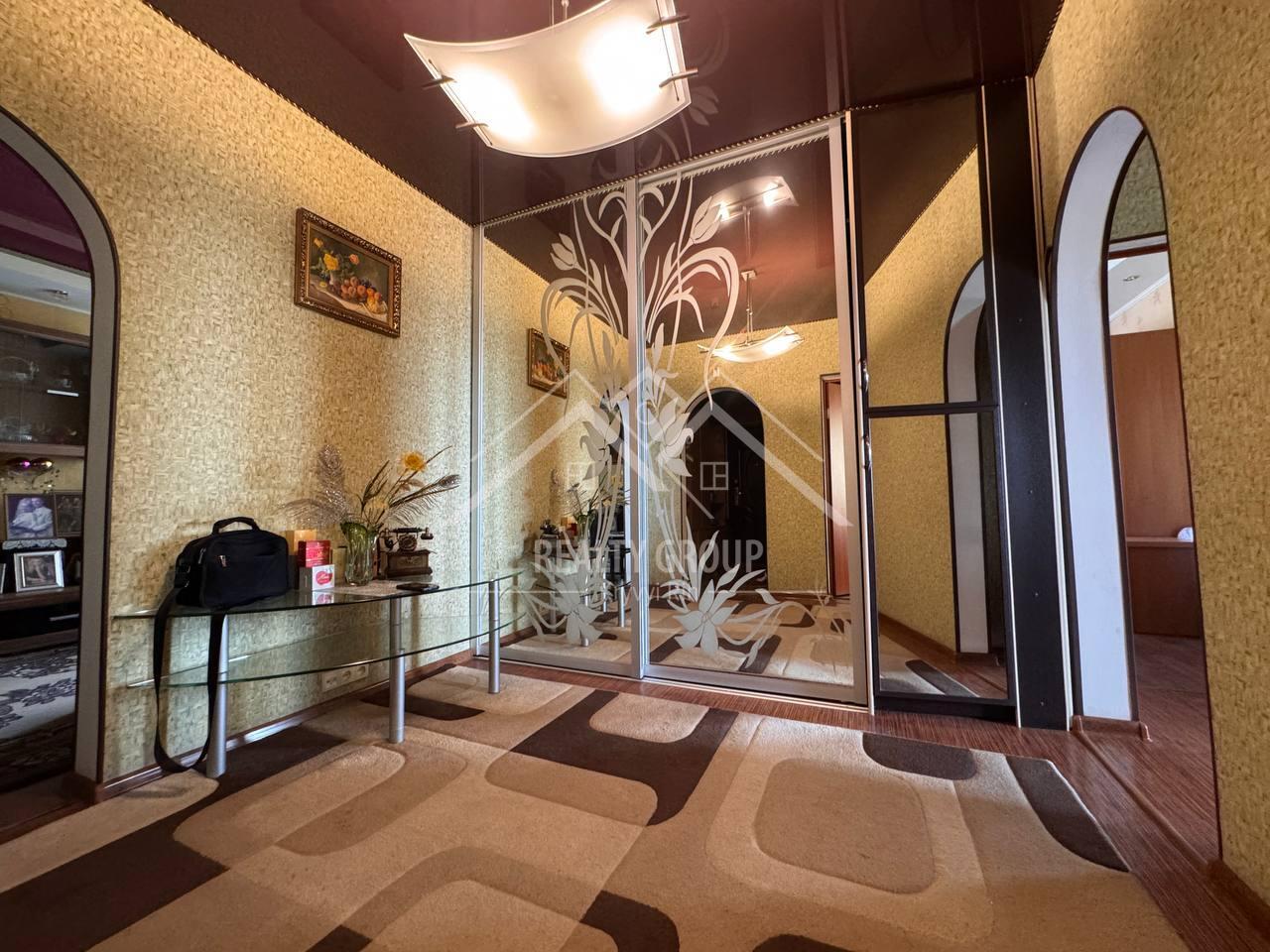 Продажа 4-комнатной квартиры 84.6 м², Павла Глазового ул.