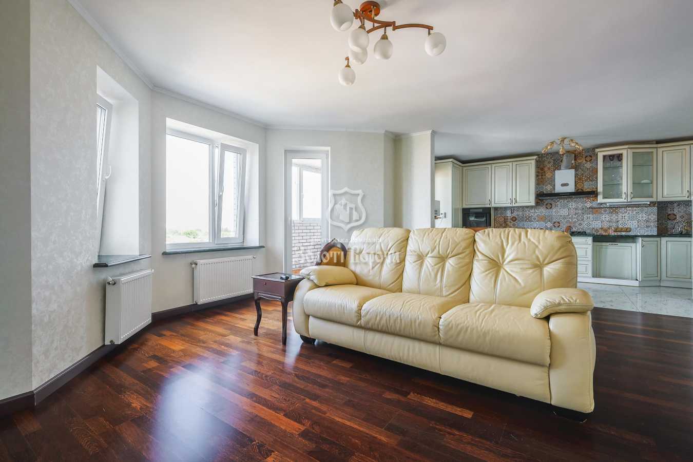 Продаж 2-кімнатної квартири 73.4 м², Теплична вул., 38
