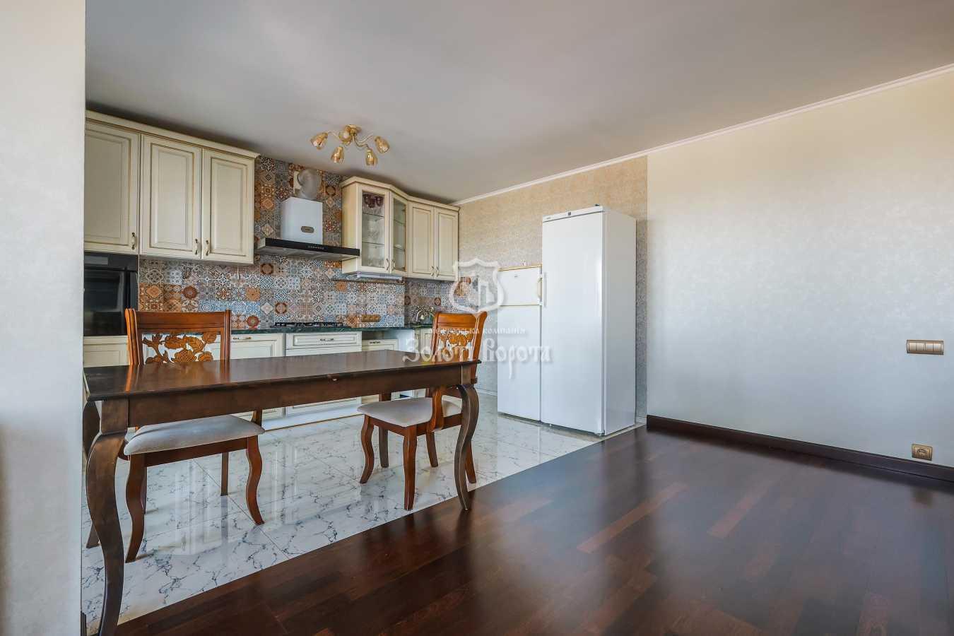 Продаж 2-кімнатної квартири 73.4 м², Теплична вул., 38