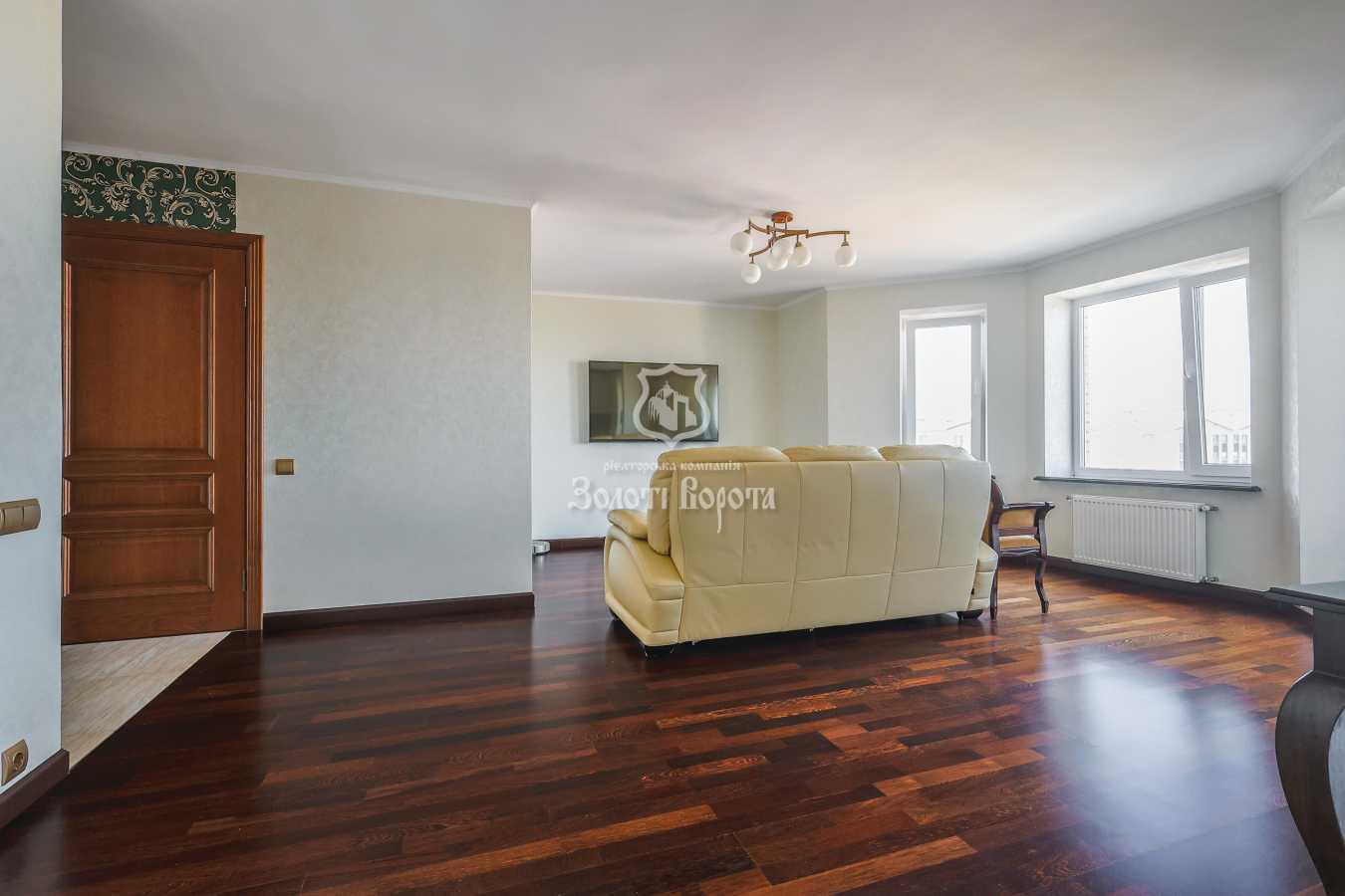 Продаж 2-кімнатної квартири 73.4 м², Теплична вул., 38