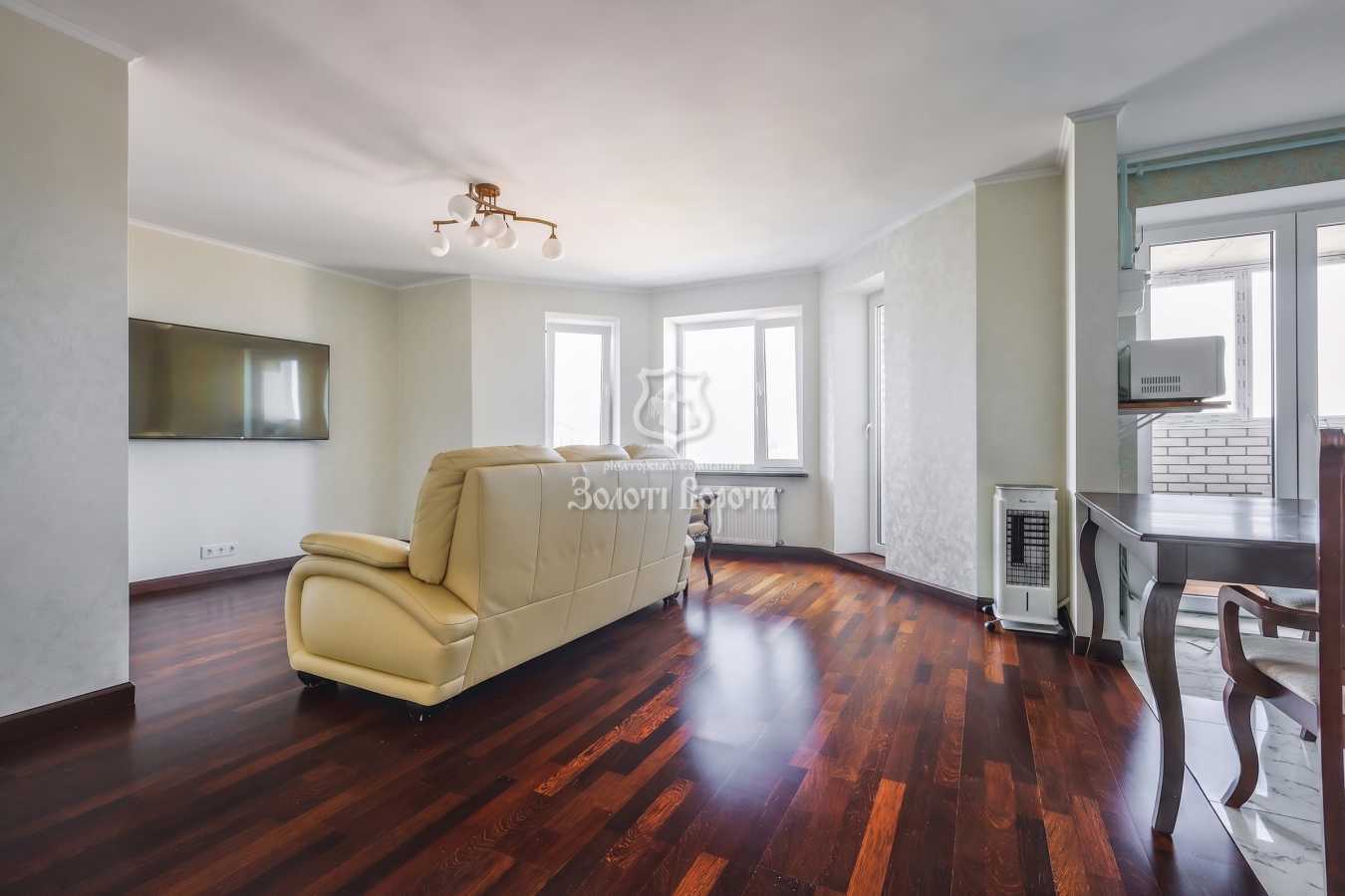 Продаж 2-кімнатної квартири 73.4 м², Теплична вул., 38