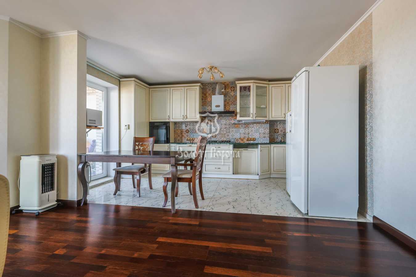 Продаж 2-кімнатної квартири 73.4 м², Теплична вул., 38
