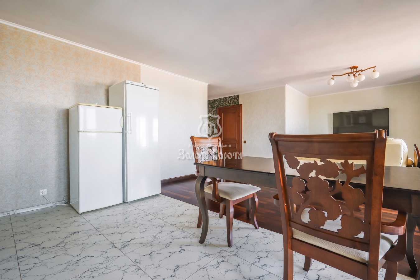 Продаж 2-кімнатної квартири 73.4 м², Теплична вул., 38