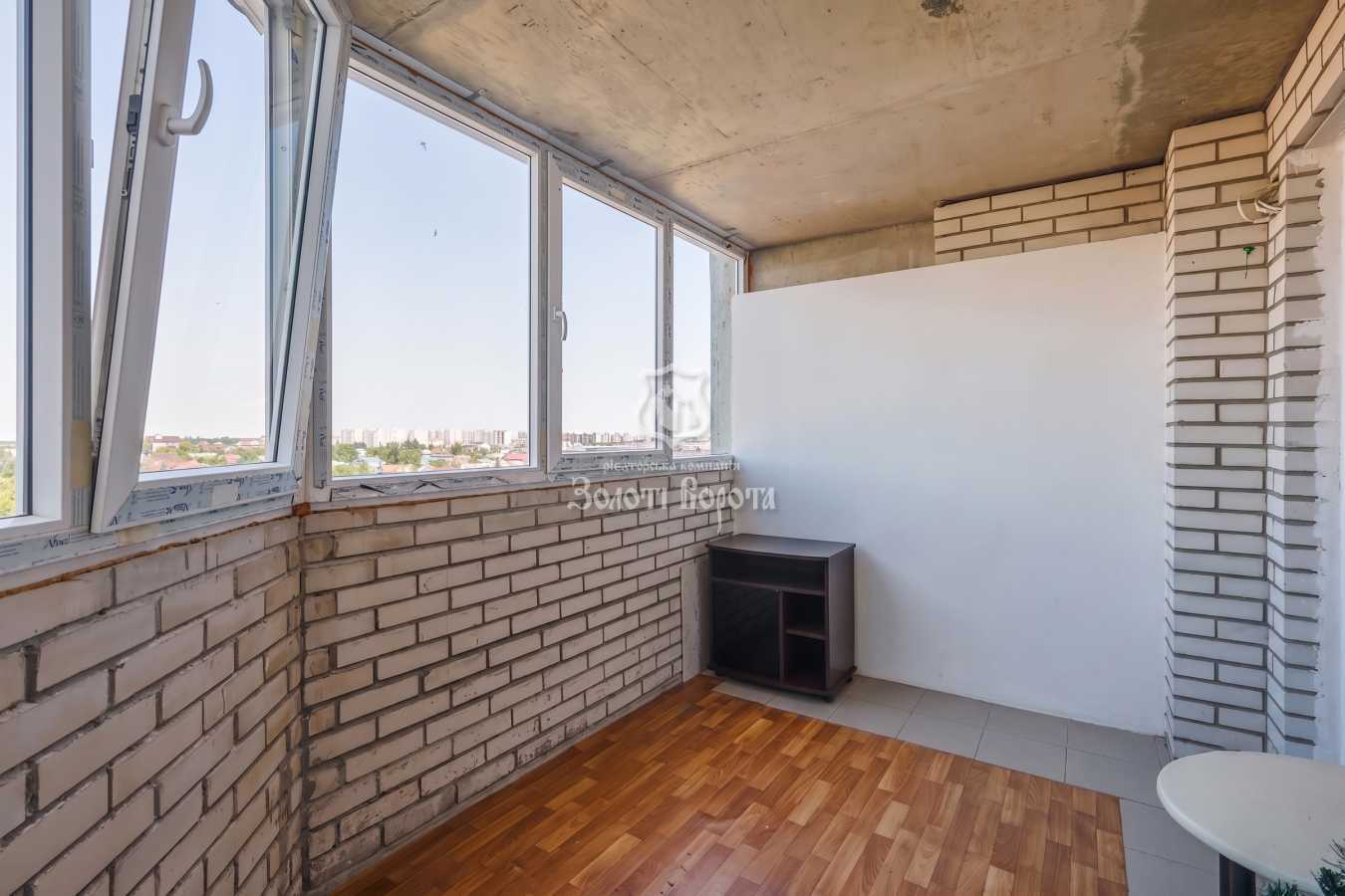 Продаж 2-кімнатної квартири 73.4 м², Теплична вул., 38