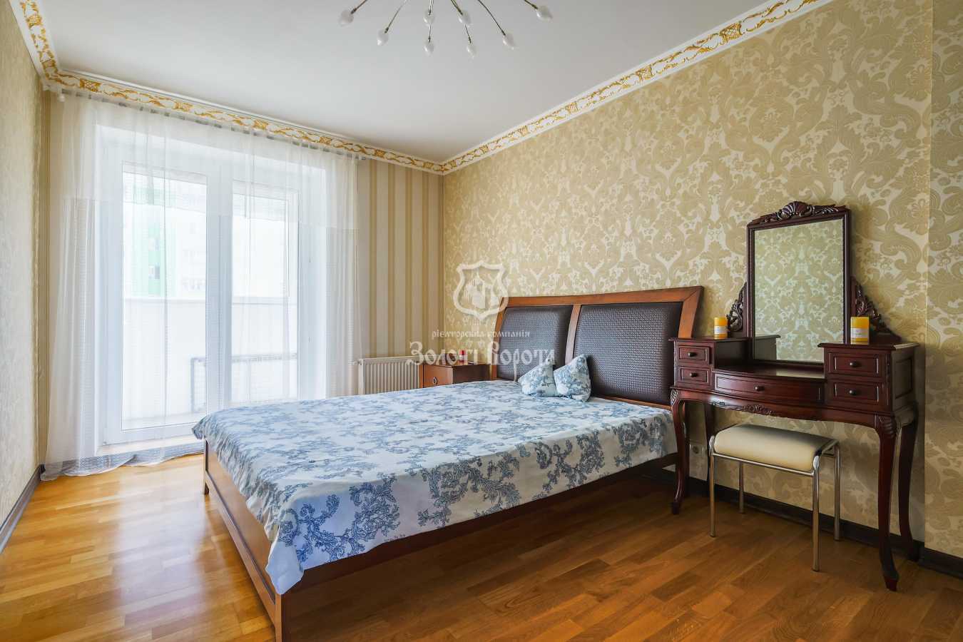 Продаж 2-кімнатної квартири 73.4 м², Теплична вул., 38