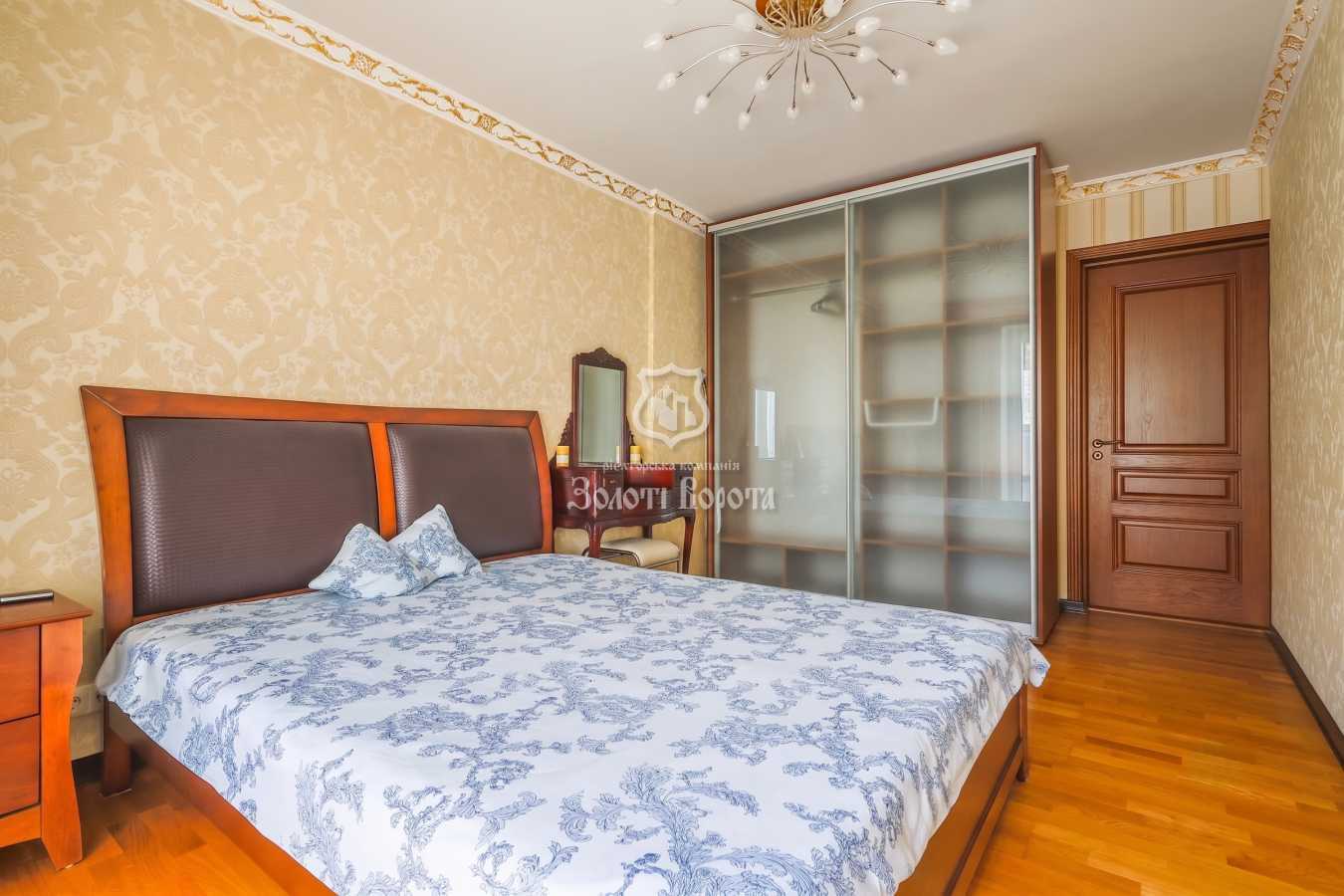 Продаж 2-кімнатної квартири 73.4 м², Теплична вул., 38