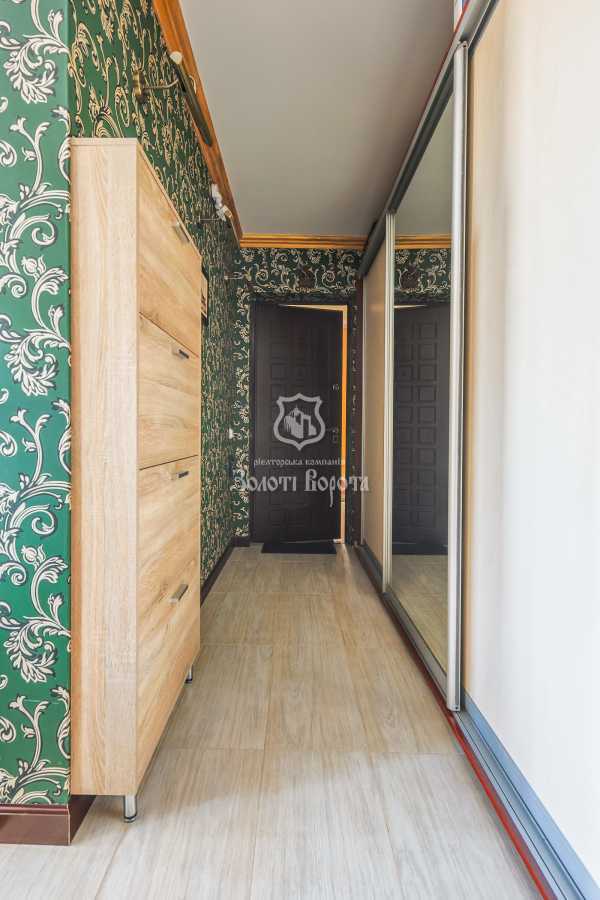 Продаж 2-кімнатної квартири 73.4 м², Теплична вул., 38