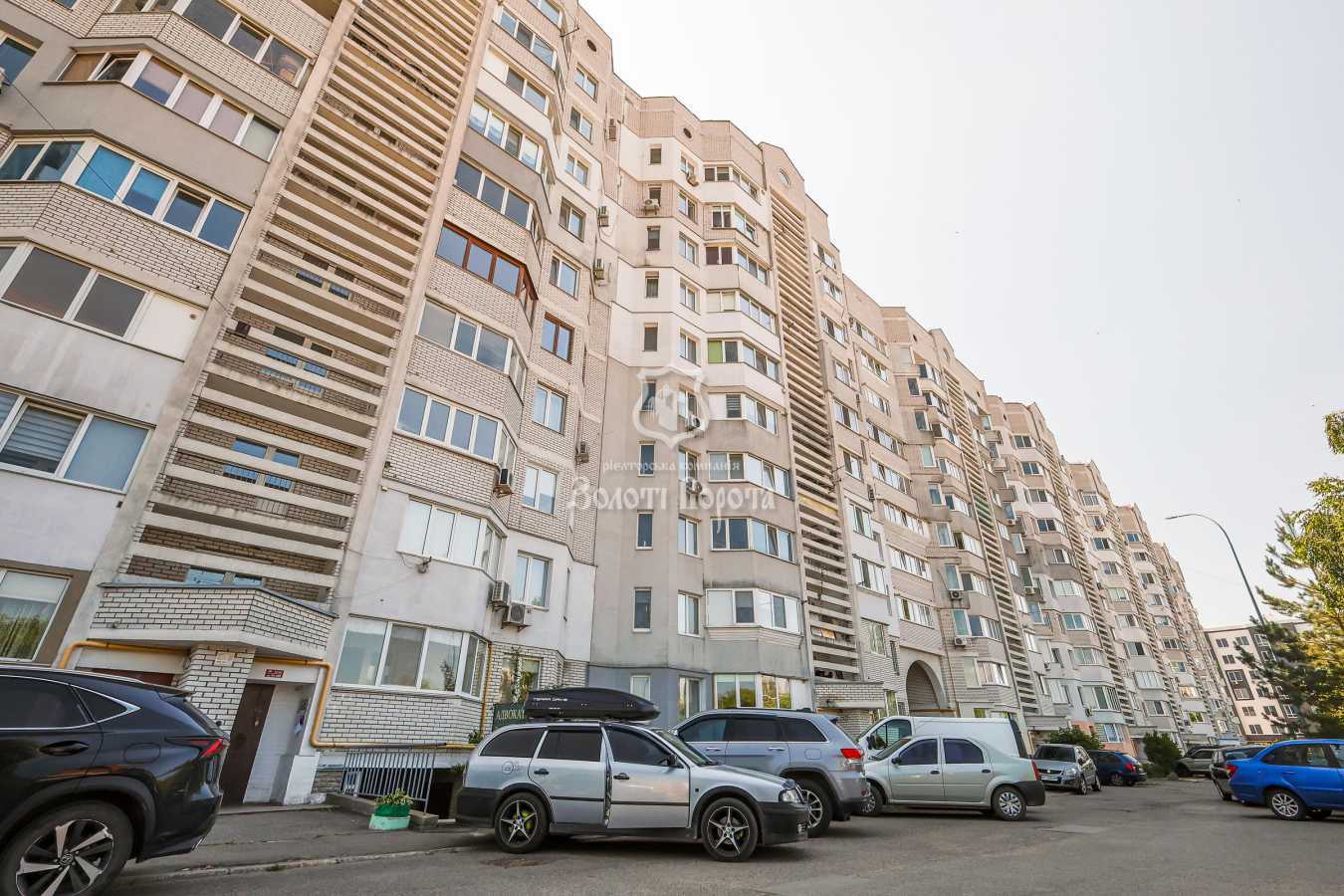 Продаж 2-кімнатної квартири 73.4 м², Теплична вул., 38