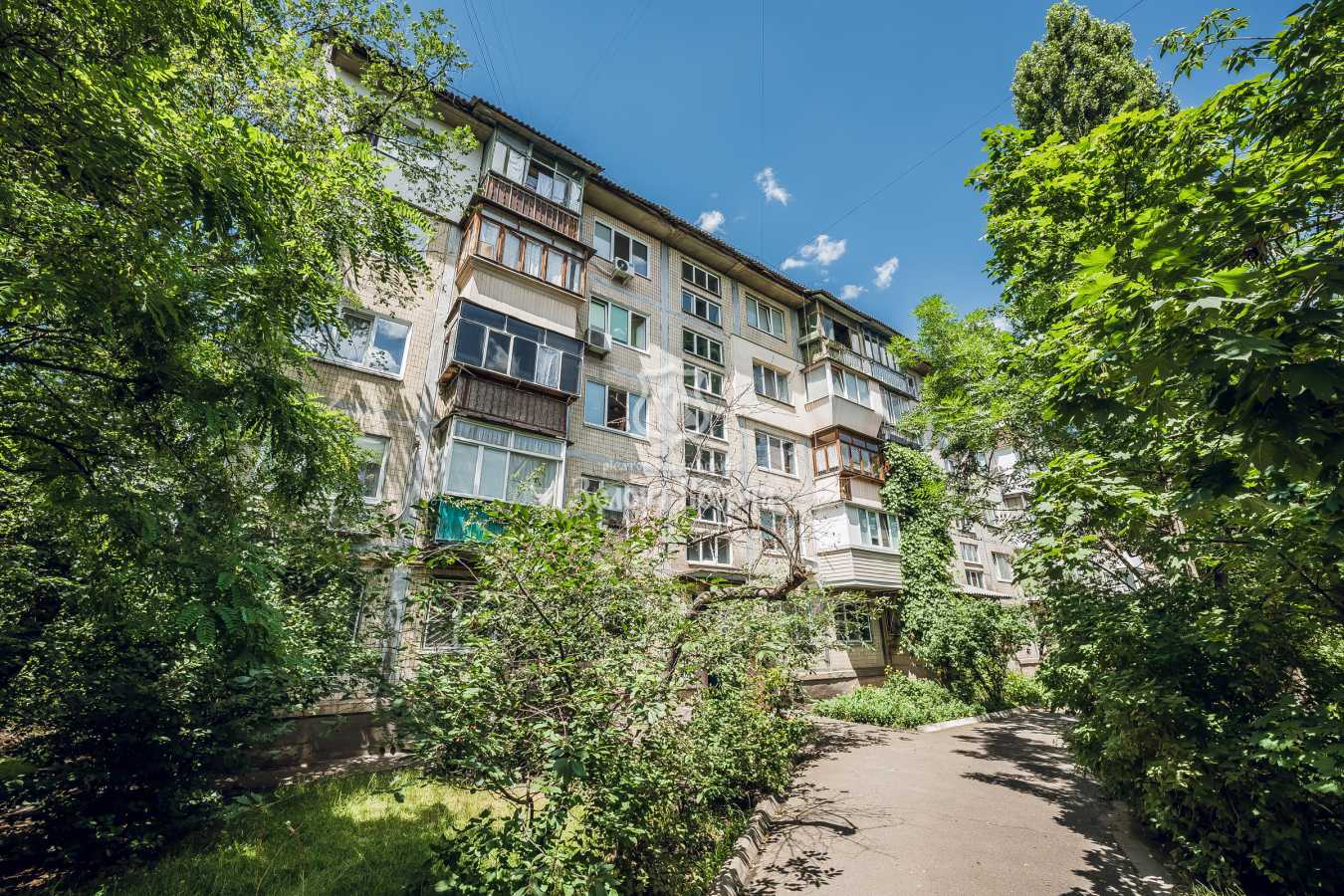 Продаж 2-кімнатної квартири 51.5 м², Будівельників вул., 6А