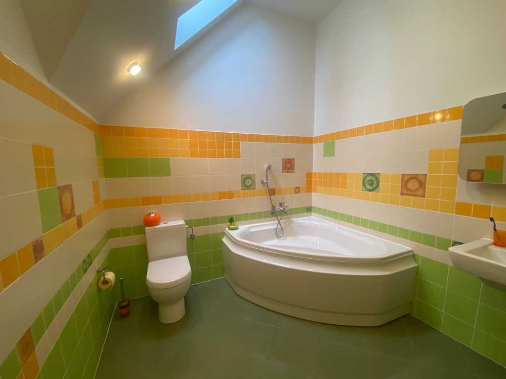 Продаж котеджу 585 м², Центральна вул.