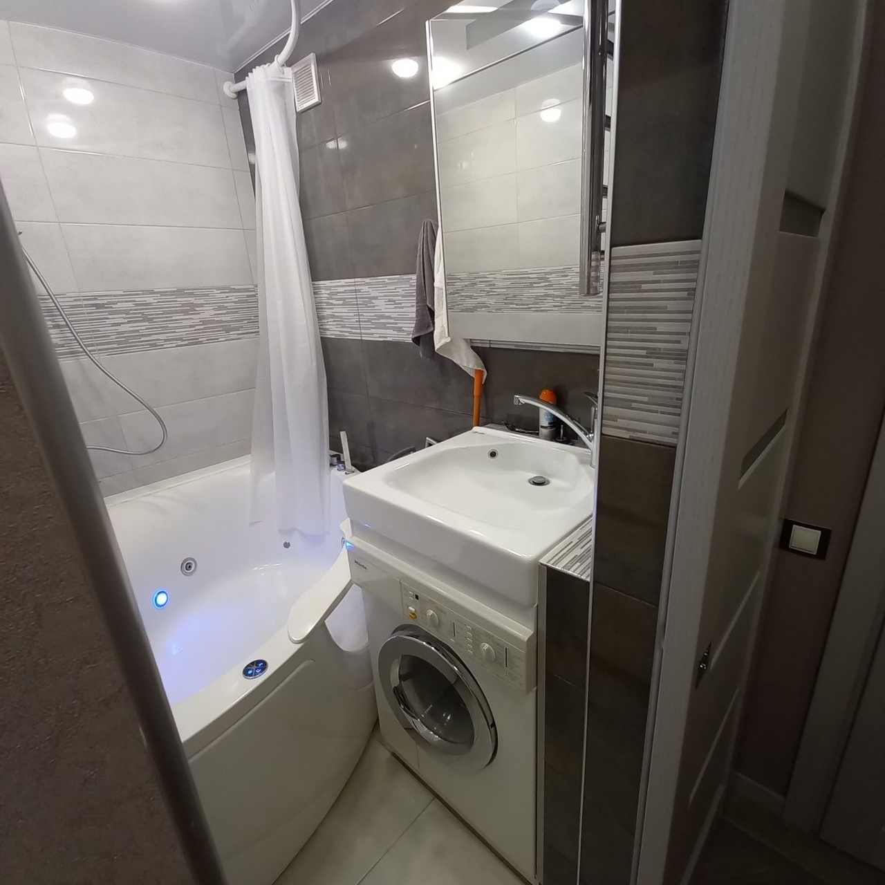 Продажа 3-комнатной квартиры 60 м², Дмитрия Яворницкого просп., 2