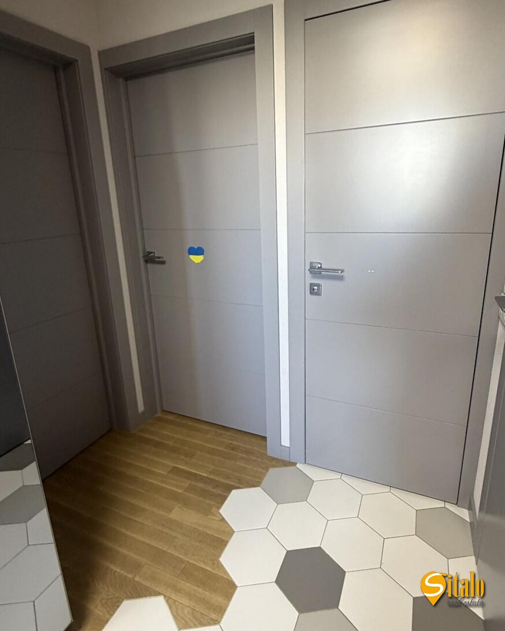 Продаж 2-кімнатної квартири 62 м², Дніпровська наб., 16