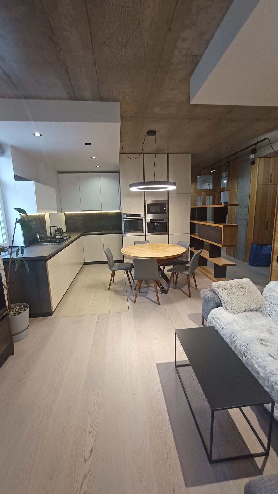Аренда 2-комнатной квартиры 80 м², Владимира Моссаковского ул.