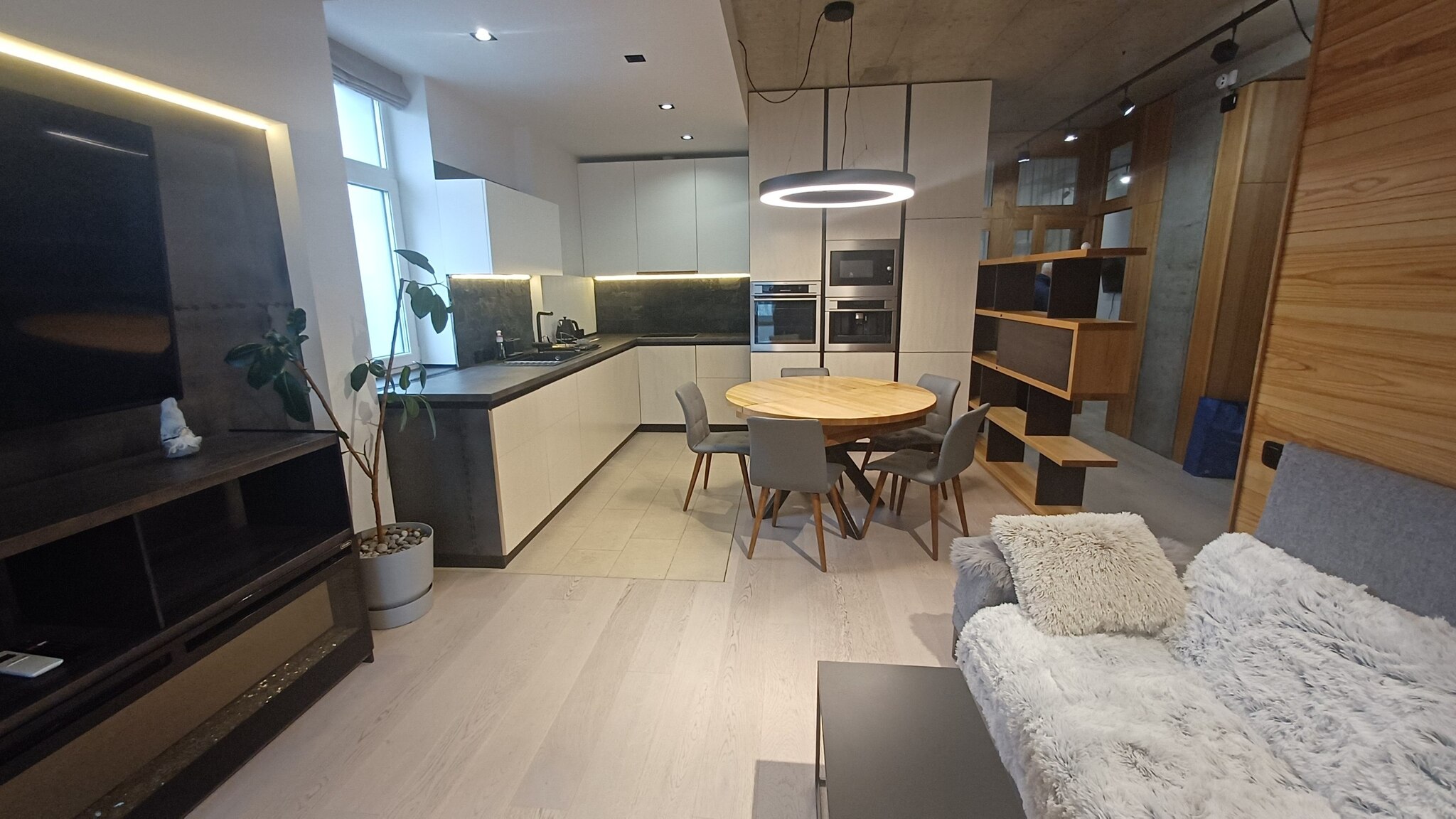 Аренда 2-комнатной квартиры 80 м², Владимира Моссаковского ул.