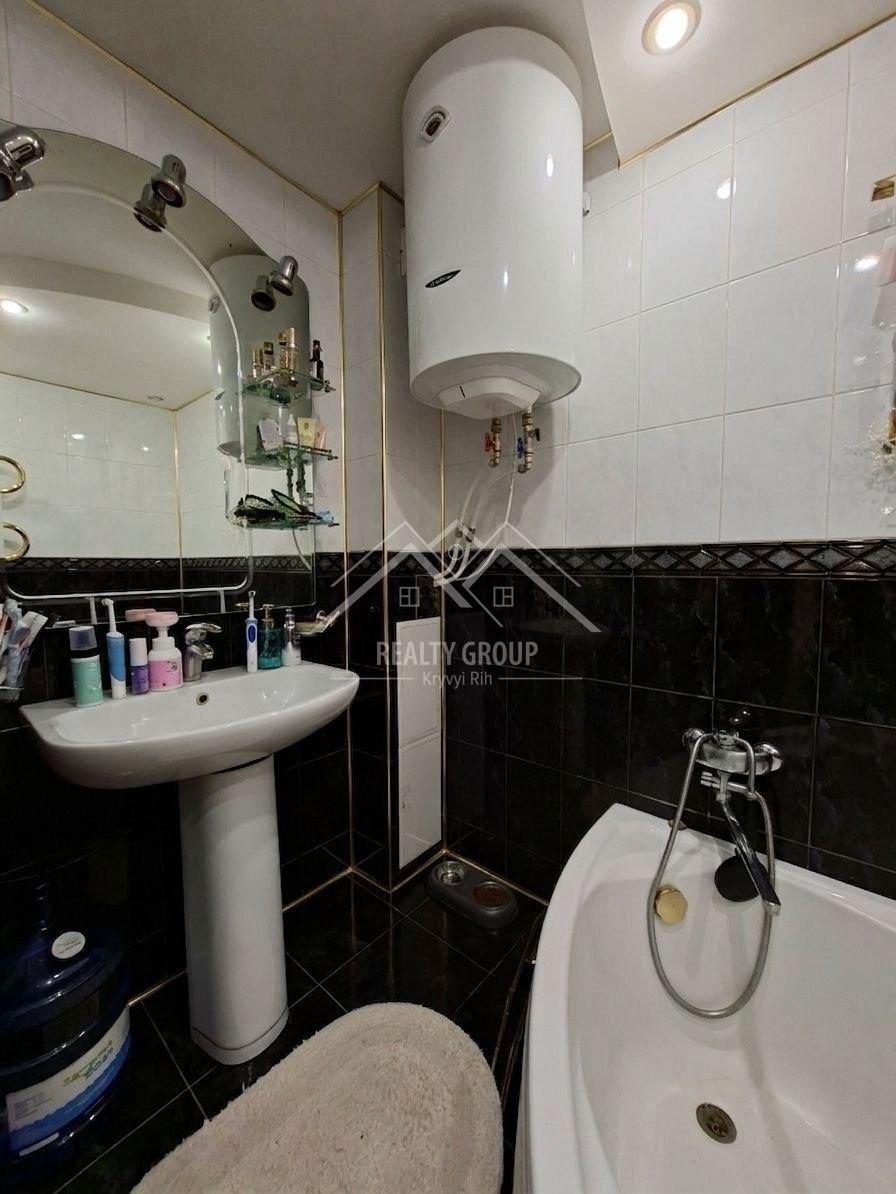 Продажа 3-комнатной квартиры 68 м², 200 летия Кривого Рога просп., 15