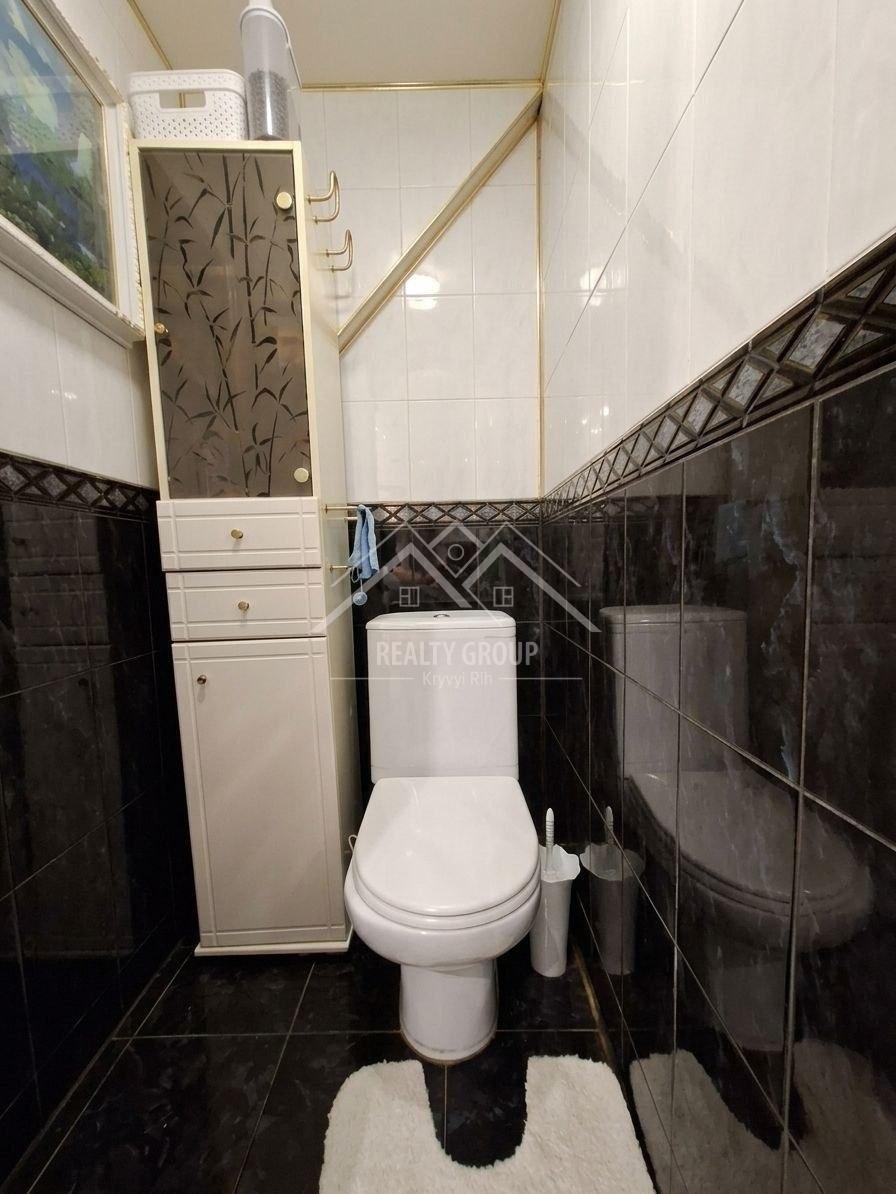 Продажа 3-комнатной квартиры 68 м², 200 летия Кривого Рога просп., 15