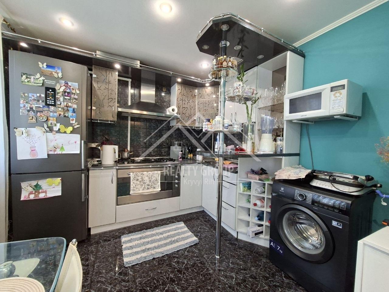 Продажа 3-комнатной квартиры 68 м², 200 летия Кривого Рога просп., 15
