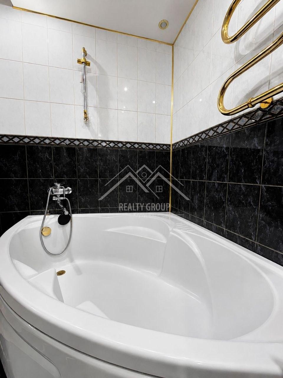 Продажа 3-комнатной квартиры 68 м², 200 летия Кривого Рога просп., 15