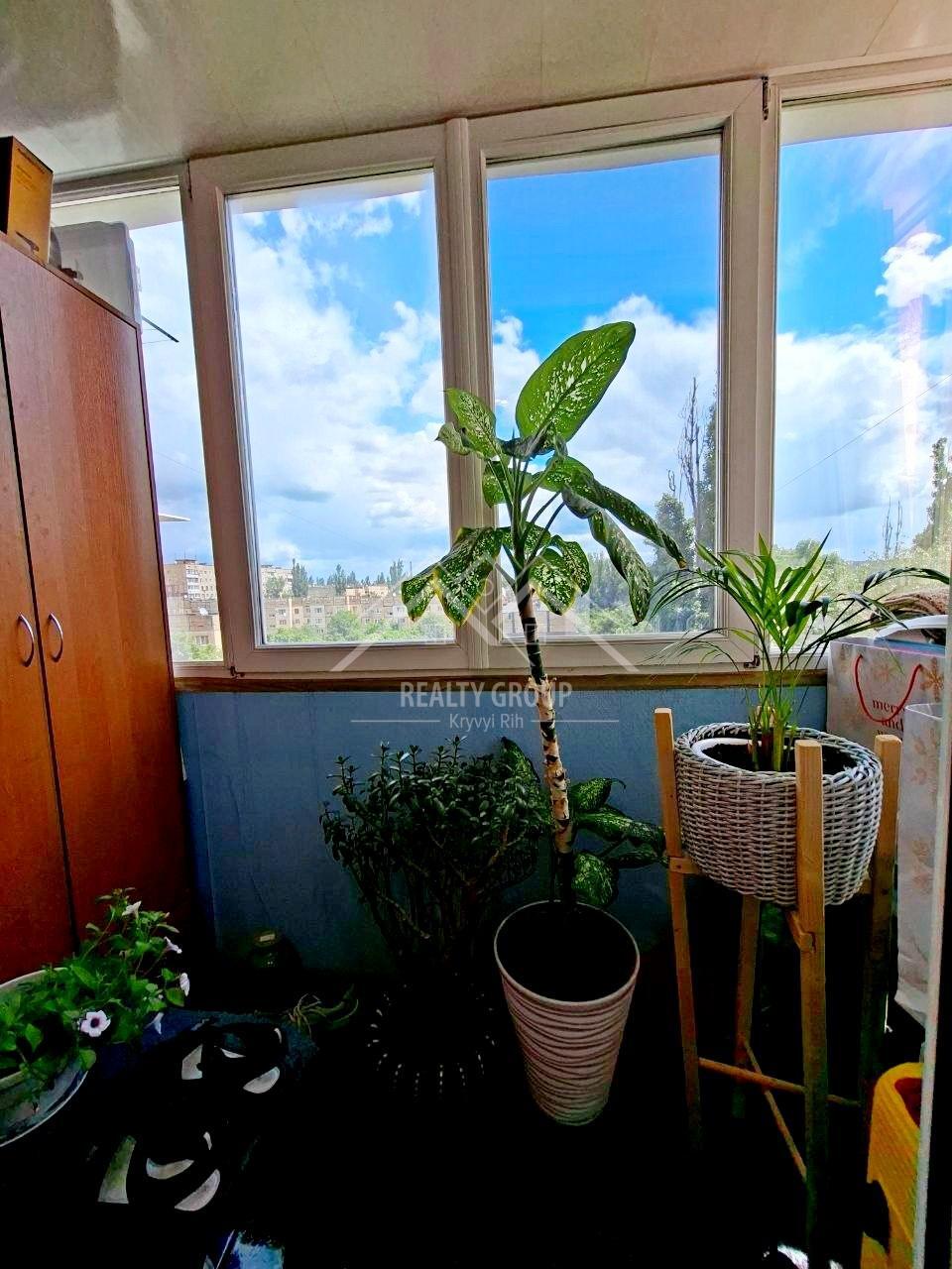 Продажа 3-комнатной квартиры 68 м², 200 летия Кривого Рога просп., 15