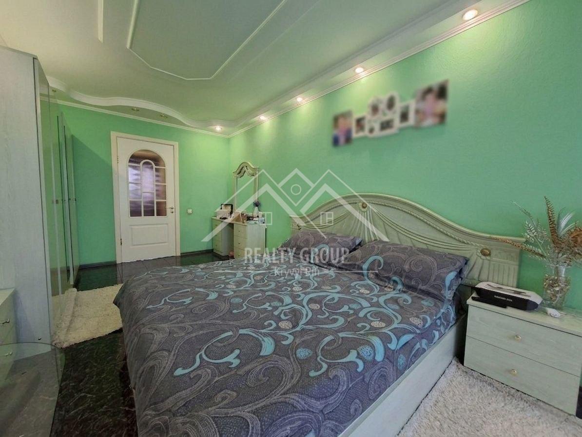 Продажа 3-комнатной квартиры 68 м², 200 летия Кривого Рога просп., 15