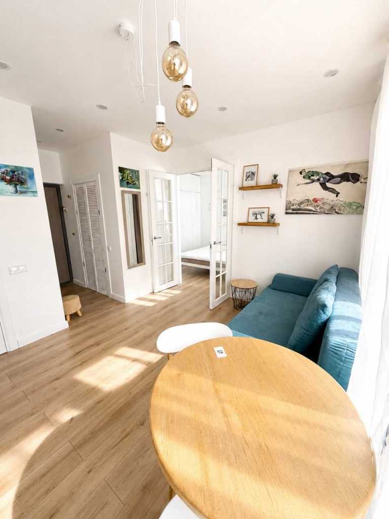 Продаж 1-кімнатної квартири 30.8 м², Салютна вул., 2