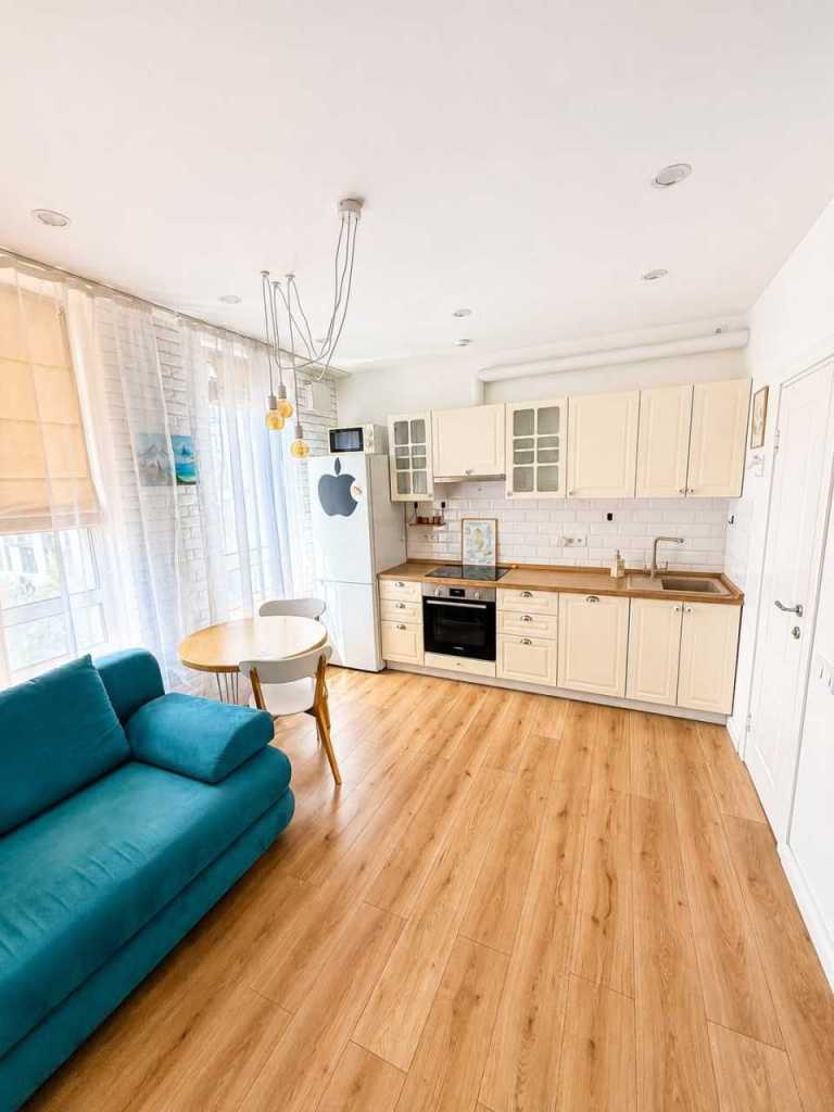 Продаж 1-кімнатної квартири 30.8 м², Салютна вул., 2