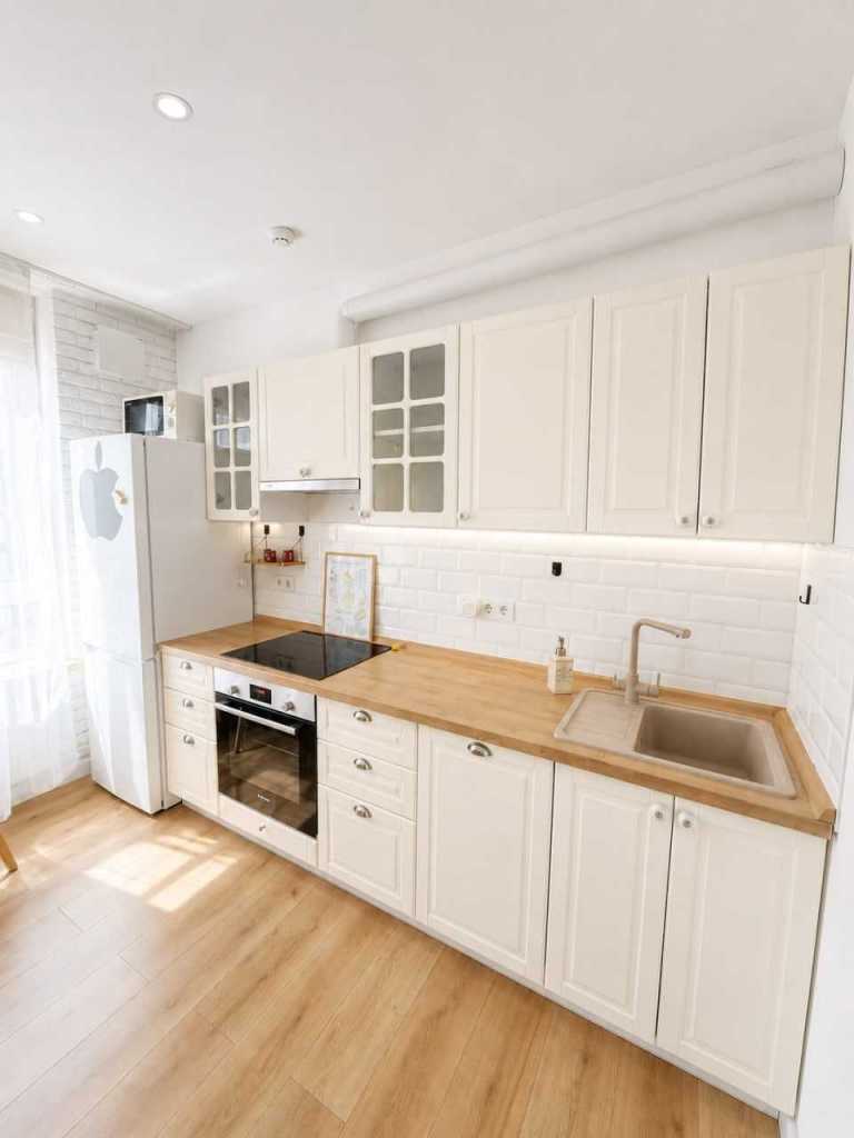 Продаж 1-кімнатної квартири 30.8 м², Салютна вул., 2