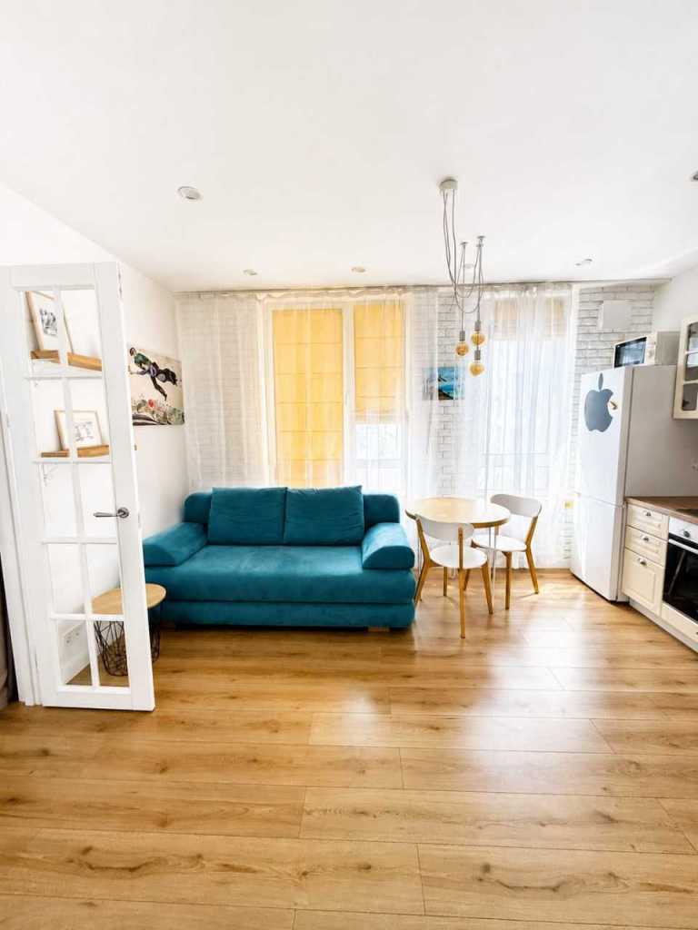 Продаж 1-кімнатної квартири 30.8 м², Салютна вул., 2
