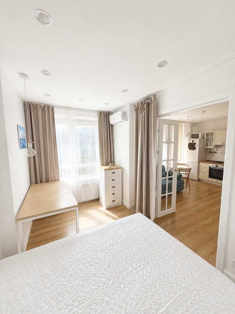 Продаж 1-кімнатної квартири 30.8 м², Салютна вул., 2
