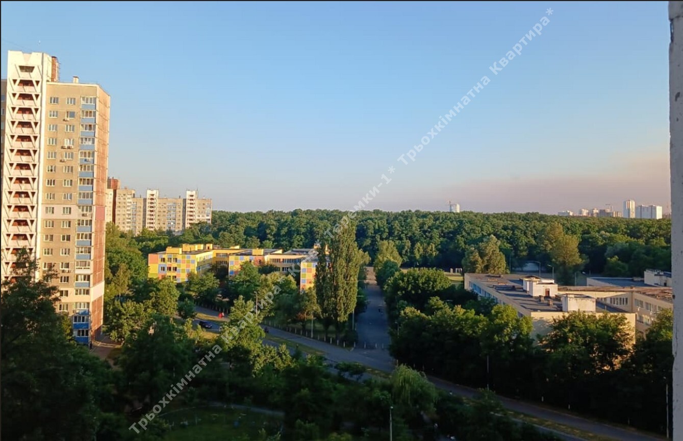 Трикімнатна квартира Серія КТ поруч метро 300 Теремки до 300м