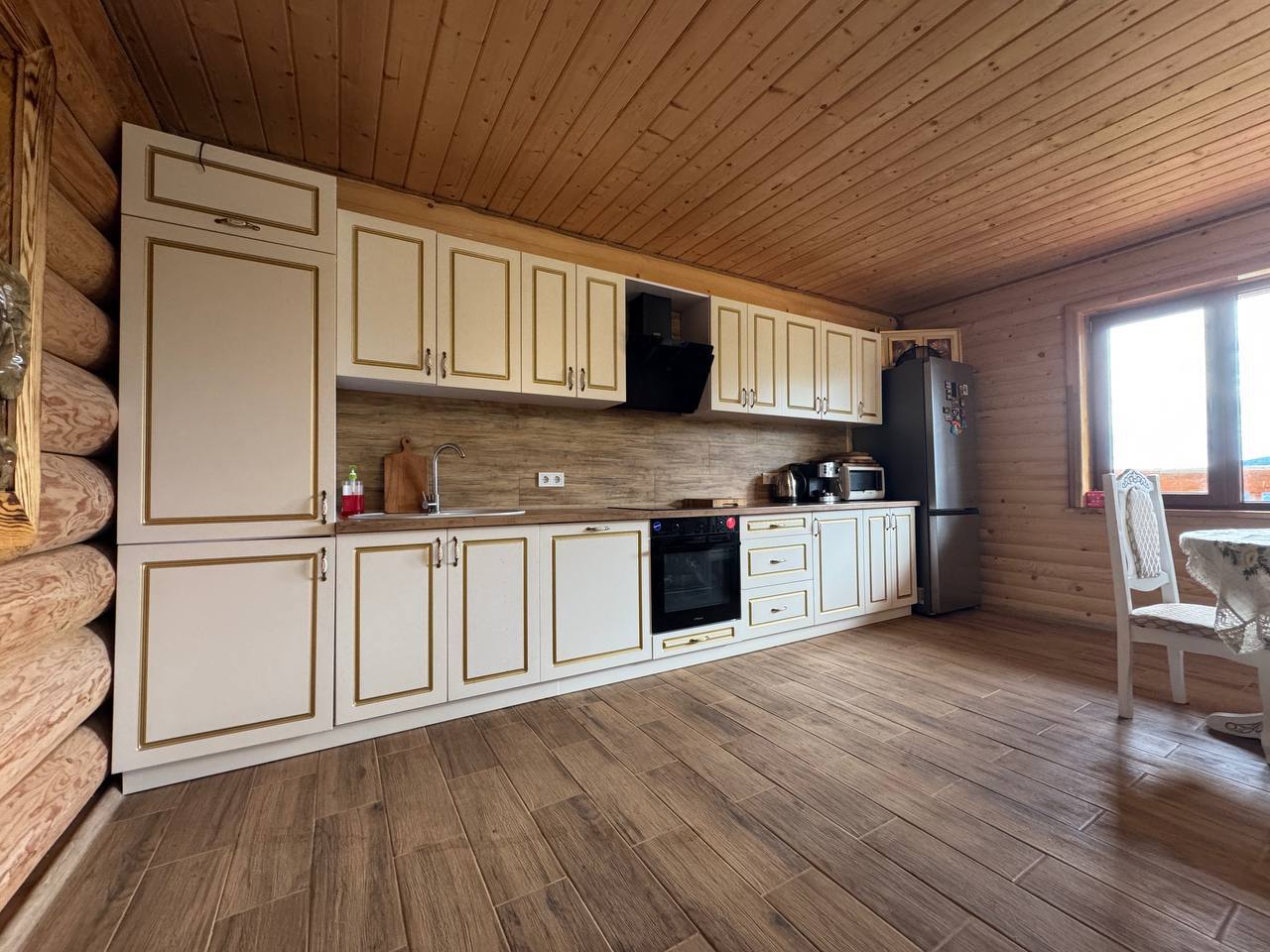Оренда будинку 200 м²