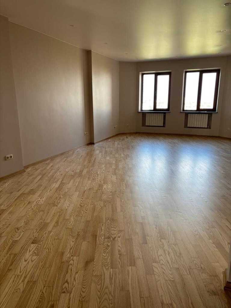 Продаж 4-кімнатної квартири 142 м², Клінічна вул., 23-25