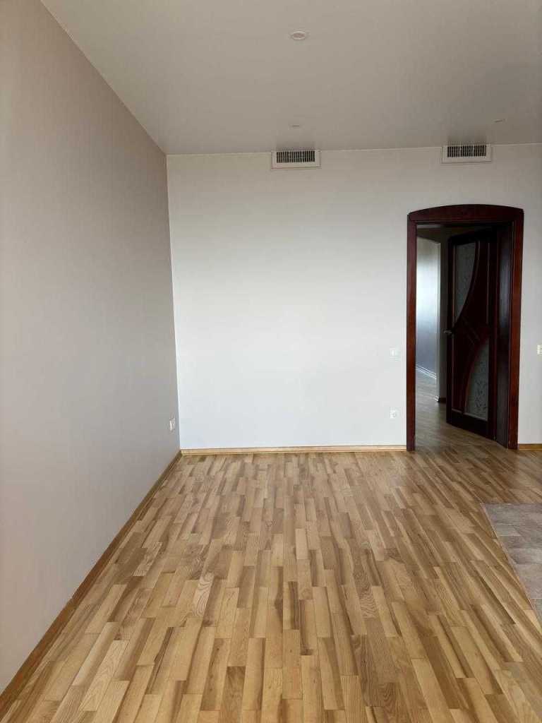 Продаж 4-кімнатної квартири 142 м², Клінічна вул., 23-25