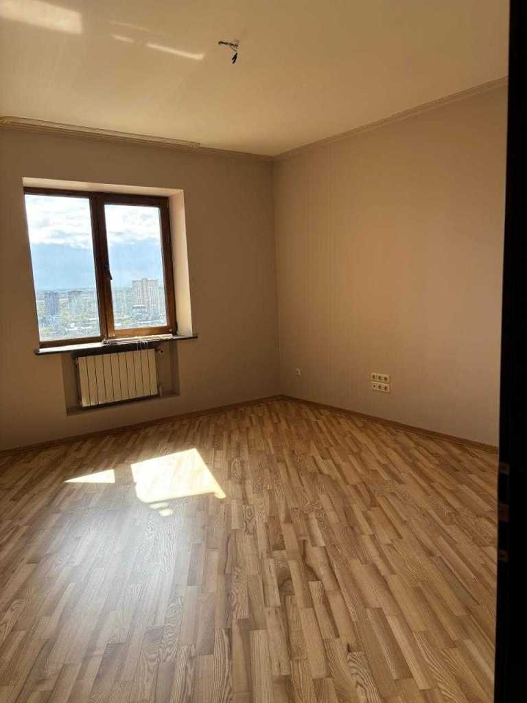 Продаж 4-кімнатної квартири 142 м², Клінічна вул., 23-25