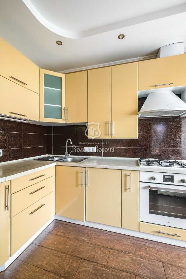 Продаж 1-кімнатної квартири 33.4 м², Богдана Хмельницького вул., 9В