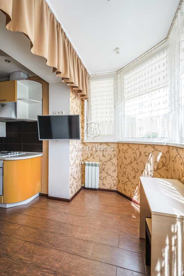 Продаж 1-кімнатної квартири 33.4 м², Богдана Хмельницького вул., 9В