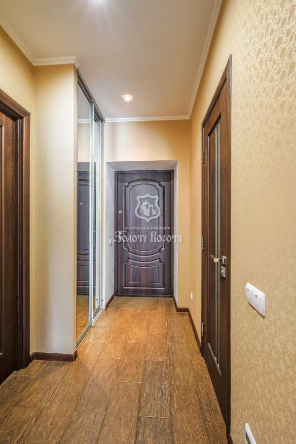 Продаж 1-кімнатної квартири 33.4 м², Богдана Хмельницького вул., 9В
