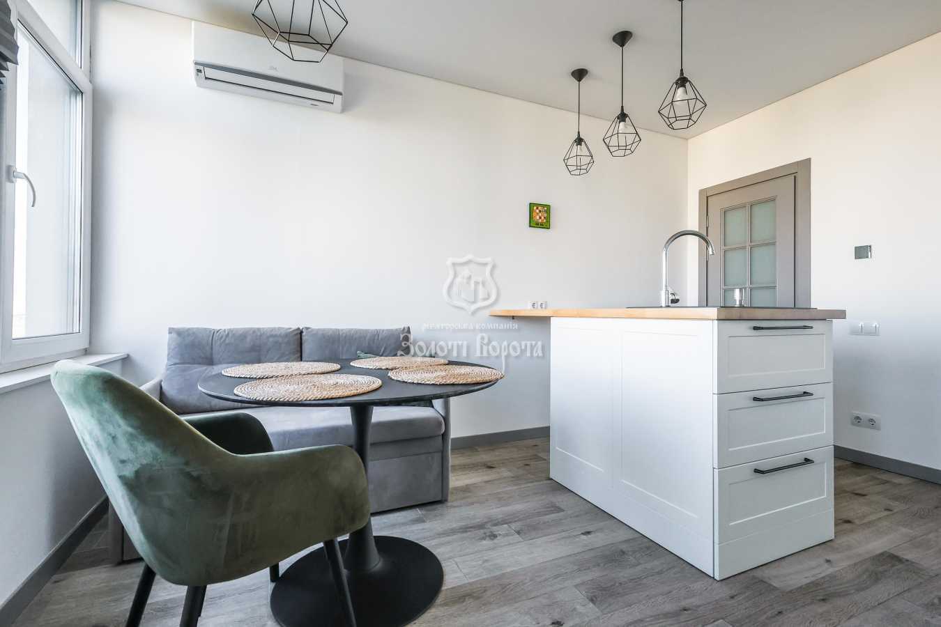 Продаж 2-кімнатної квартири 63 м², Юнацька вул., 1