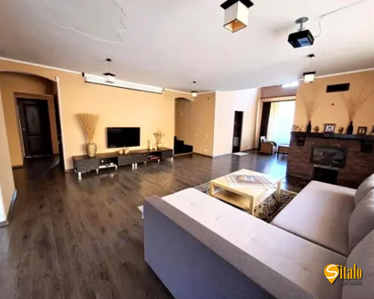 Оренда будинку 280 м², 107-а Садова вул.