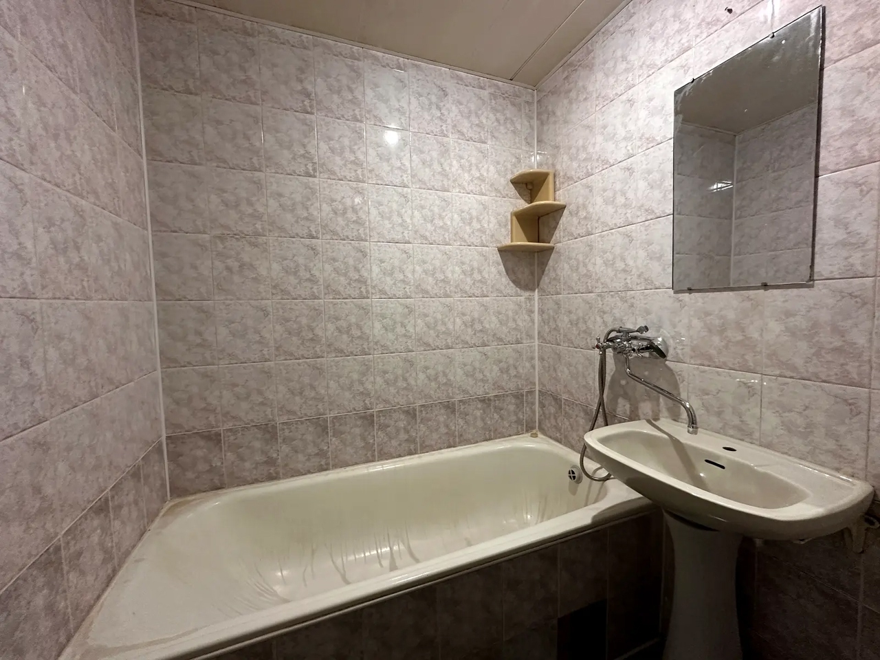 Продажа 3-комнатной квартиры 64 м², Мануйловский просп., 8