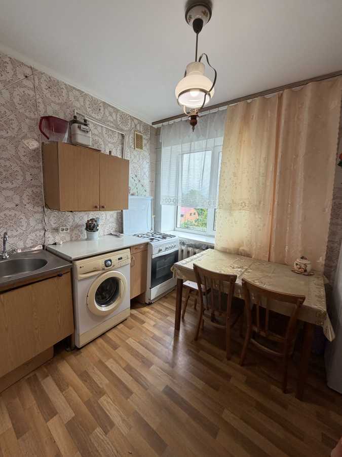 Продаж 4-кімнатної квартири 79.8 м², 10