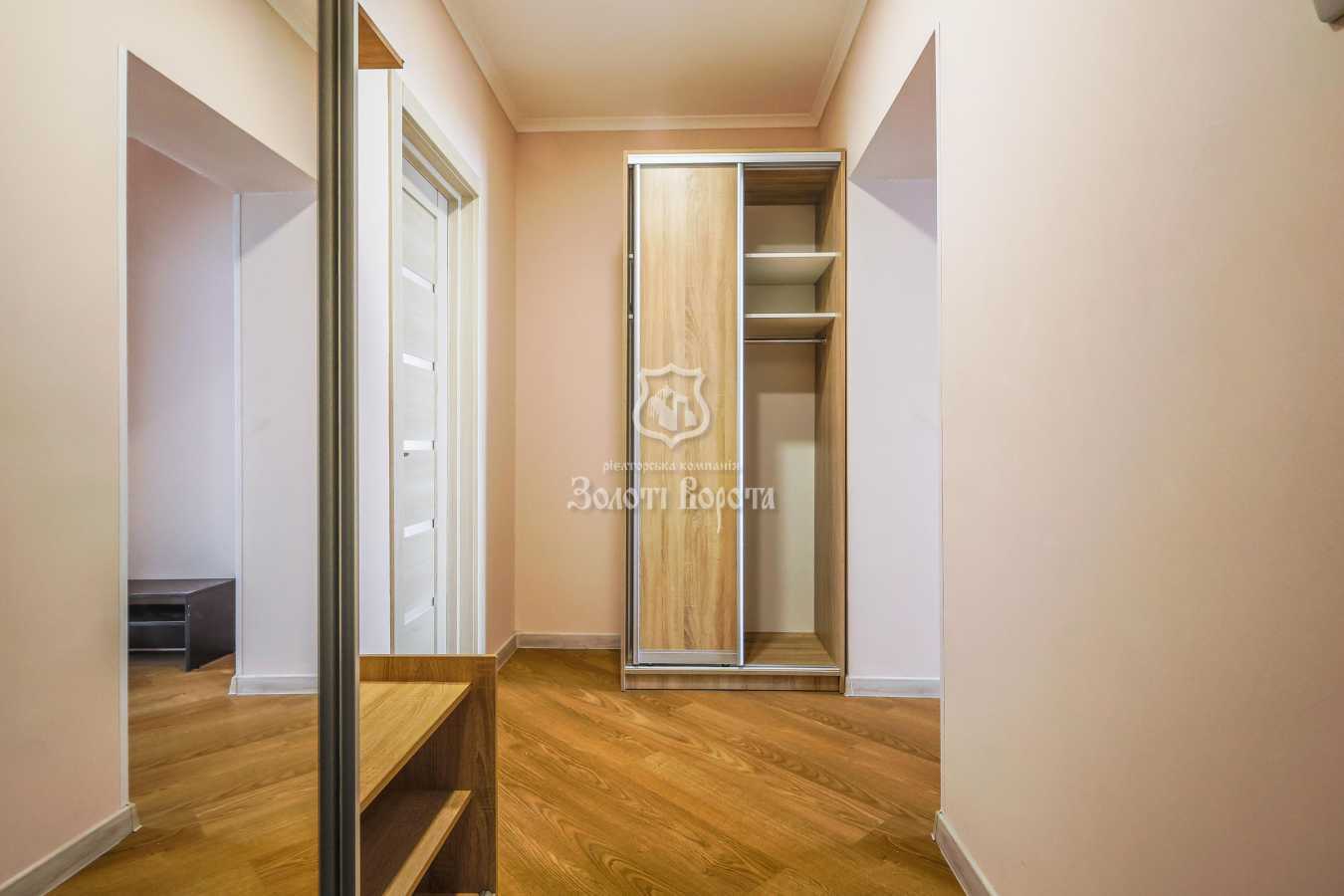 Продаж 2-кімнатної квартири 47 м², Подільська вул., 2