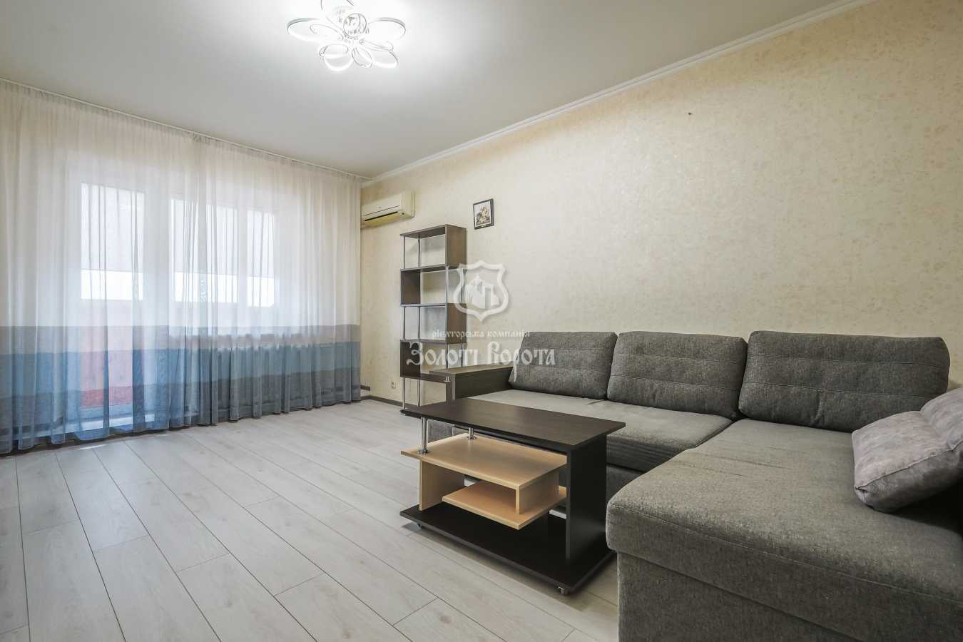 Продаж 1-кімнатної квартири 45 м², Ревуцького вул., 42А