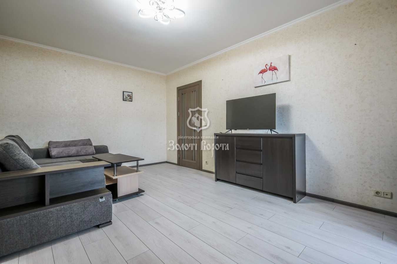 Продаж 1-кімнатної квартири 45 м², Ревуцького вул., 42А