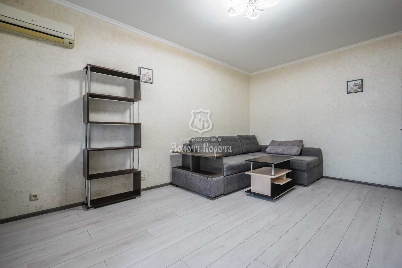 Продаж 1-кімнатної квартири 45 м², Ревуцького вул., 42А