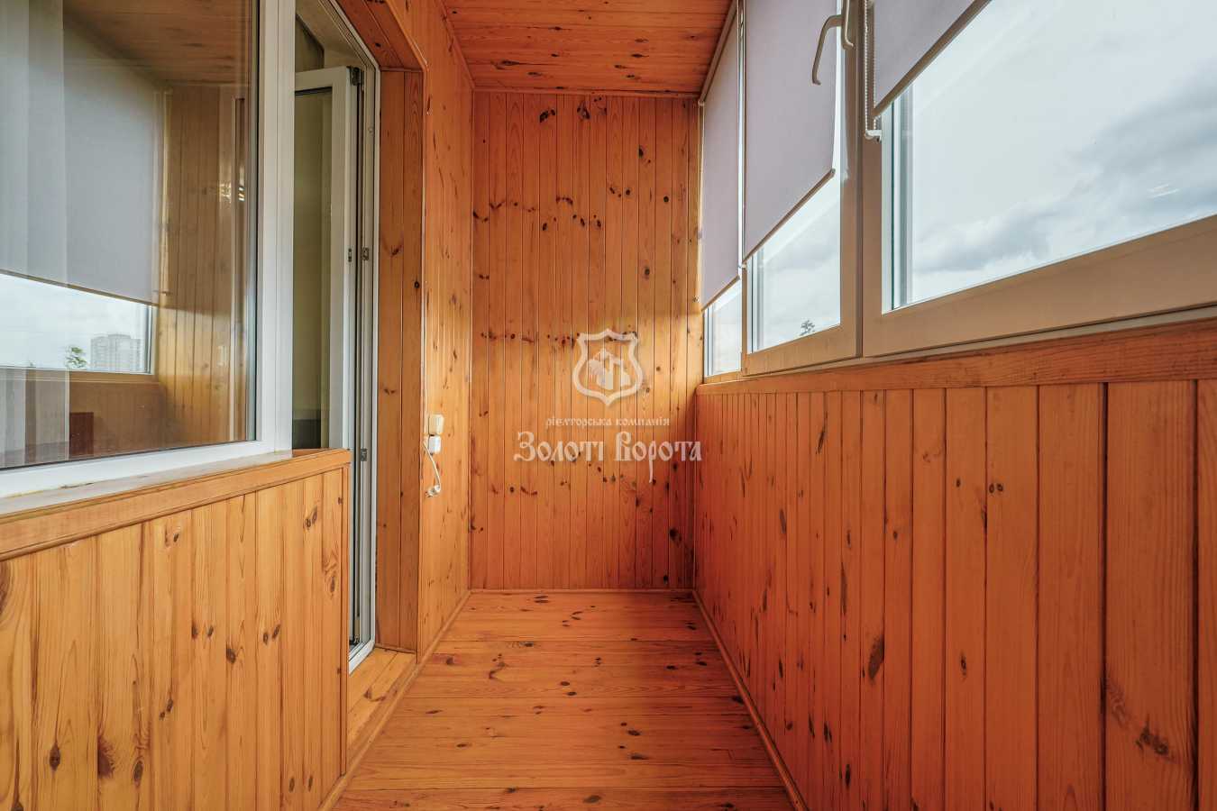 Продаж 1-кімнатної квартири 45 м², Ревуцького вул., 42А