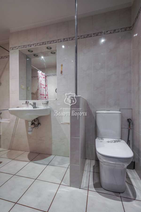 Продаж 1-кімнатної квартири 45 м², Ревуцького вул., 42А